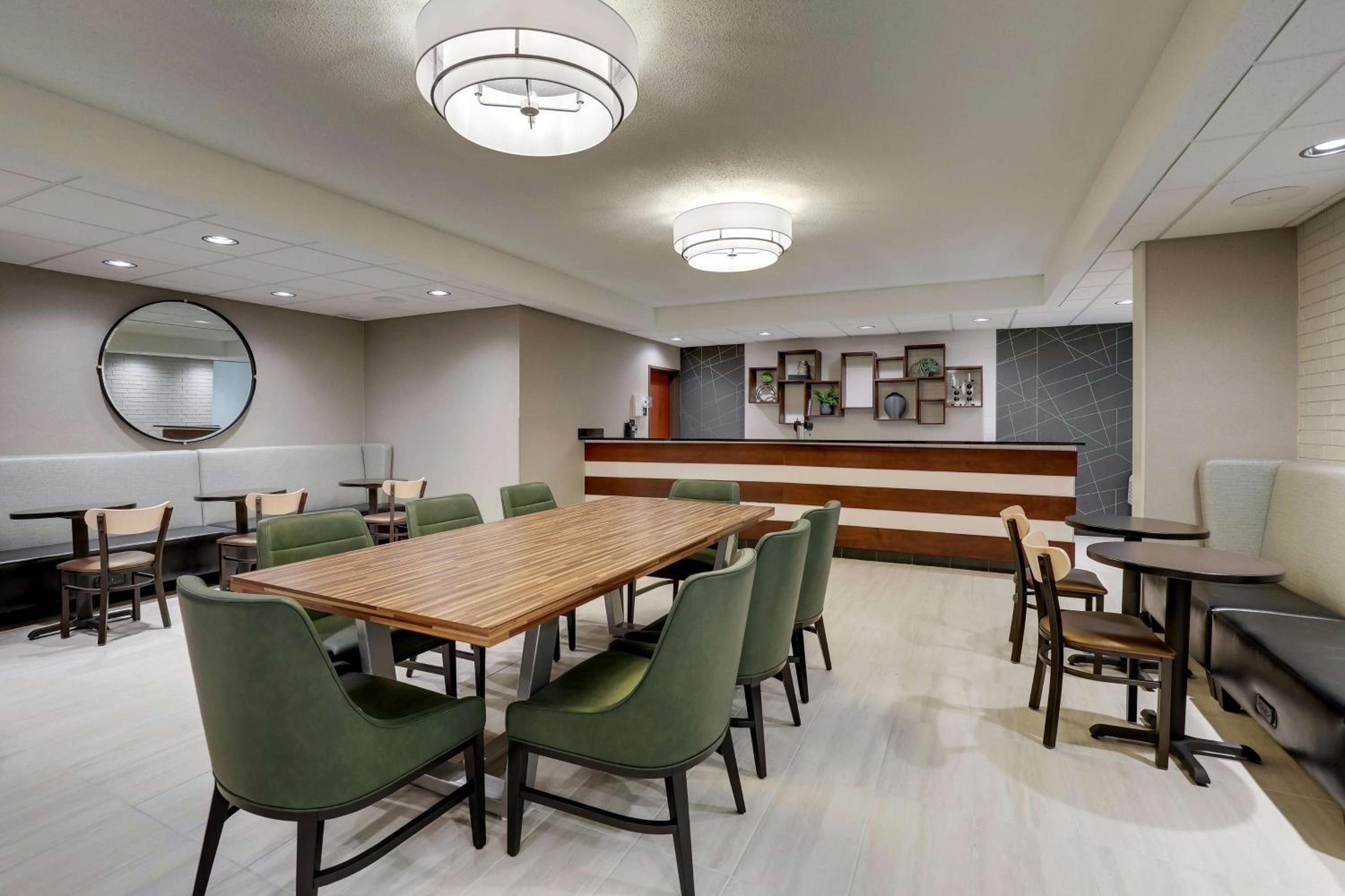 Cape Girardeau Vacations - Drury Inn  Suites Cape Girardeau - Property Image 3