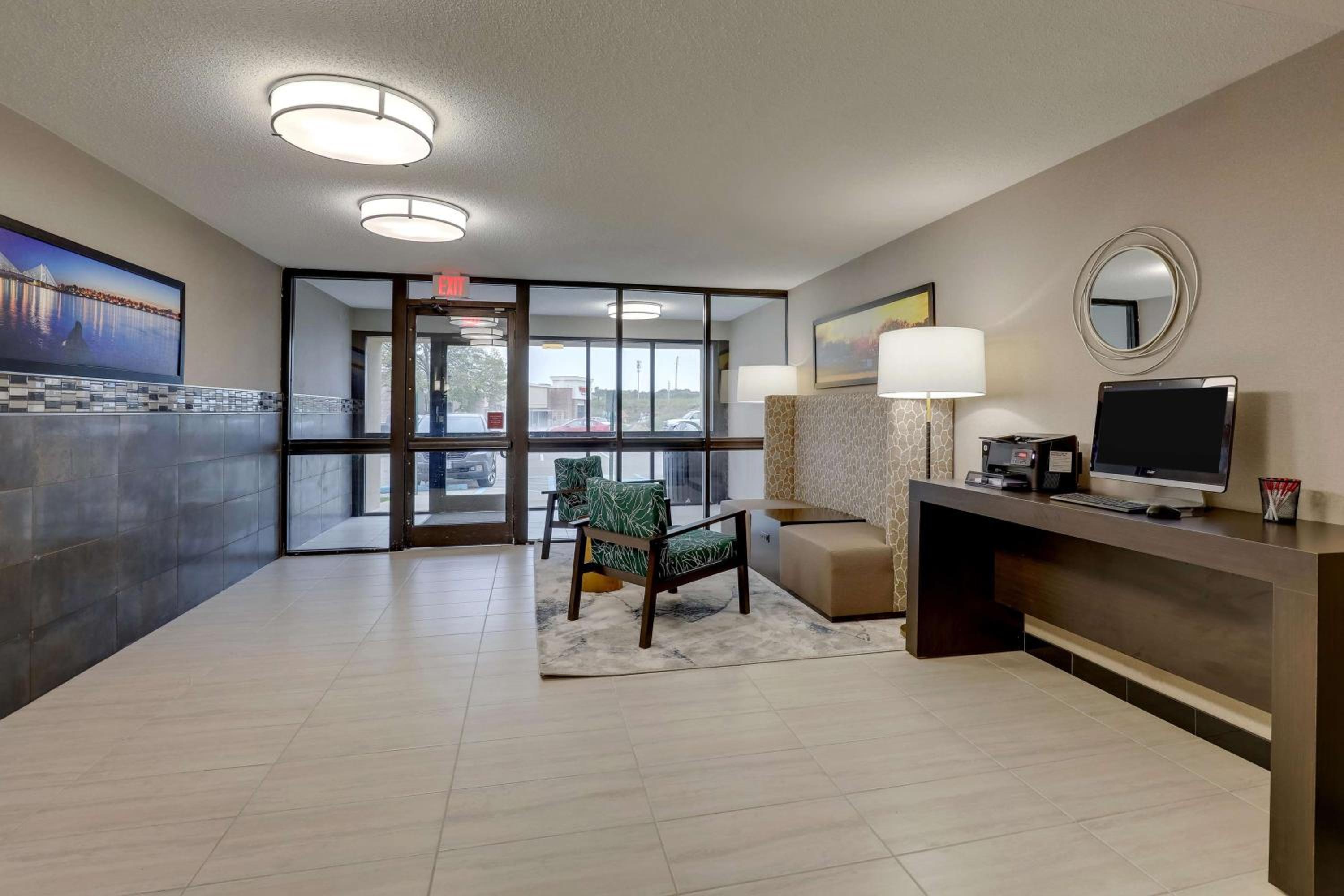 Cape Girardeau Vacations - Drury Inn  Suites Cape Girardeau - Property Image 1