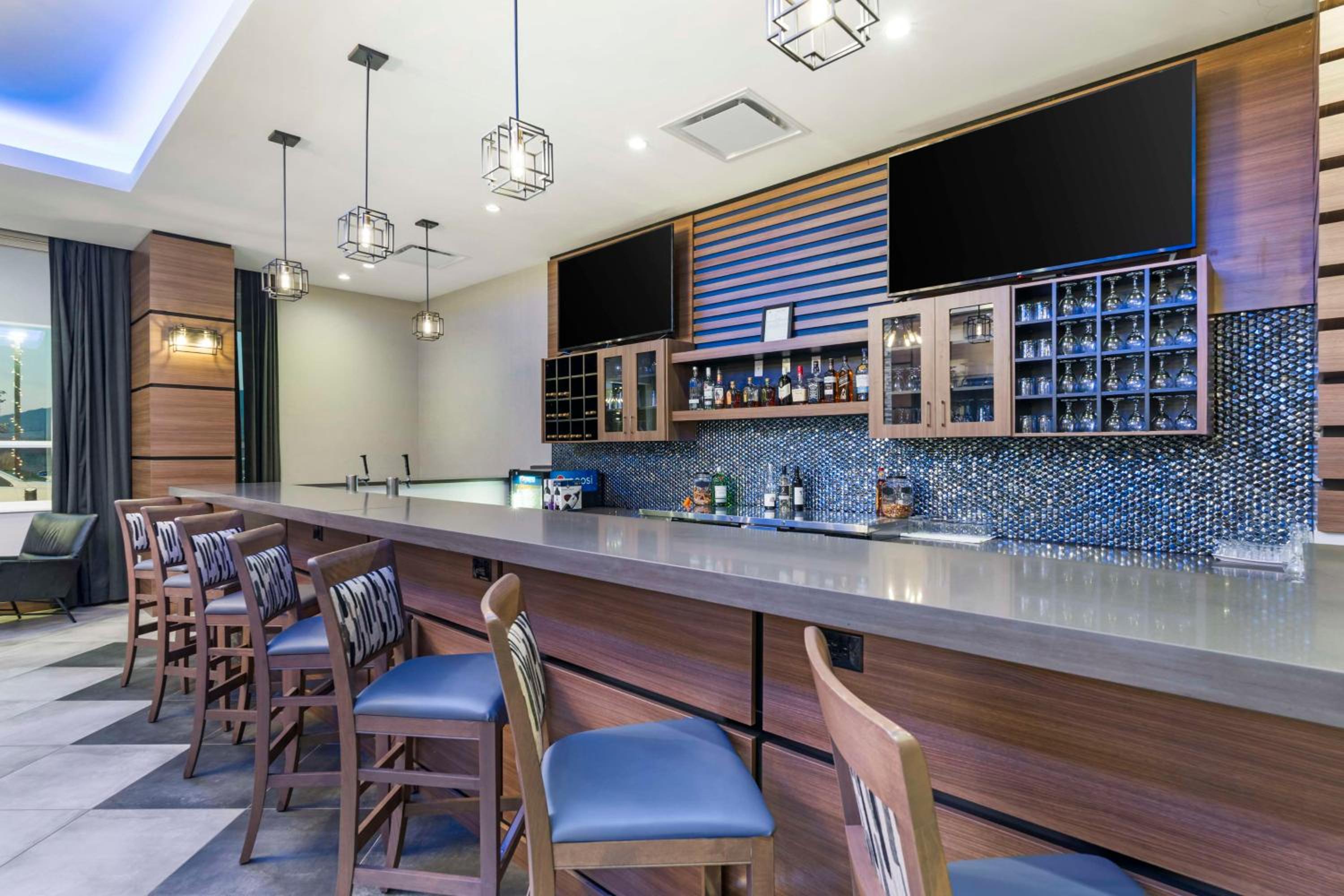 Vernon Vacations - Best Western Premier Route 97 Vernon - Property Image 58