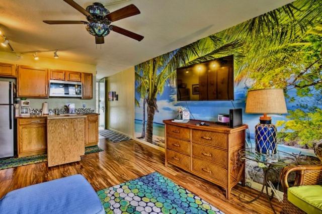 BOOK CHRISTMAS AND WINTER DATES HERE - ISLANDER CoNDOS