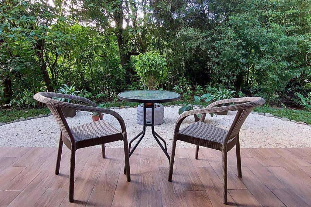 CABAÑAS REFUGIO VERDE MONTEVERDE, SUITE MARIPOSA, beautiful and full equipment first floor suite with jaccuzi