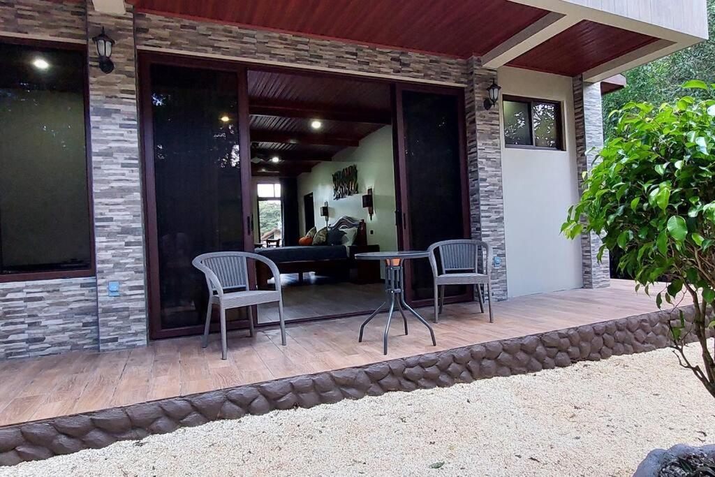 CABAÑAS REFUGIO VERDE MONTEVERDE, SUITE MARIPOSA, beautiful and full equipment first floor suite with jaccuzi
