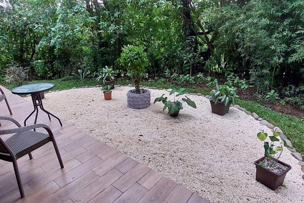 CABAÑAS REFUGIO VERDE MONTEVERDE, SUITE MARIPOSA, beautiful and full equipment first floor suite with jaccuzi