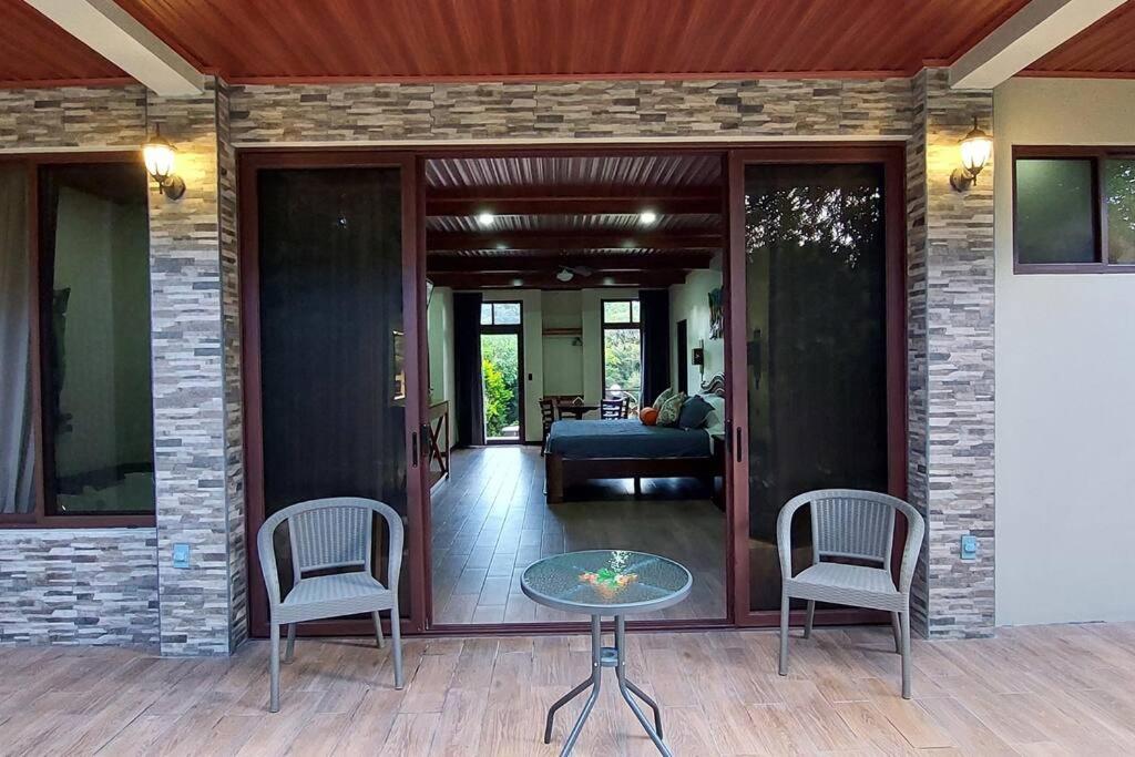 CABAÑAS REFUGIO VERDE MONTEVERDE, SUITE MARIPOSA, beautiful and full equipment first floor suite with jaccuzi