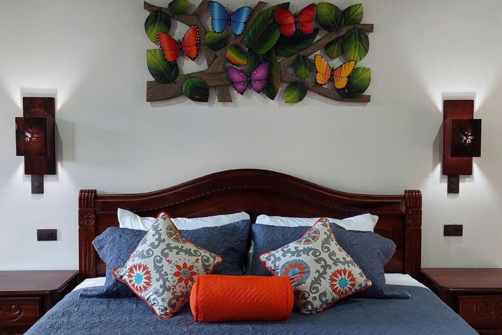 CABAÑAS REFUGIO VERDE MONTEVERDE, SUITE MARIPOSA, beautiful and full equipment first floor suite with jaccuzi