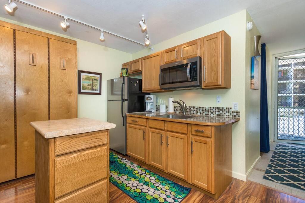 BOOK CHRISTMAS AND WINTER DATES HERE - ISLANDER CoNDOS