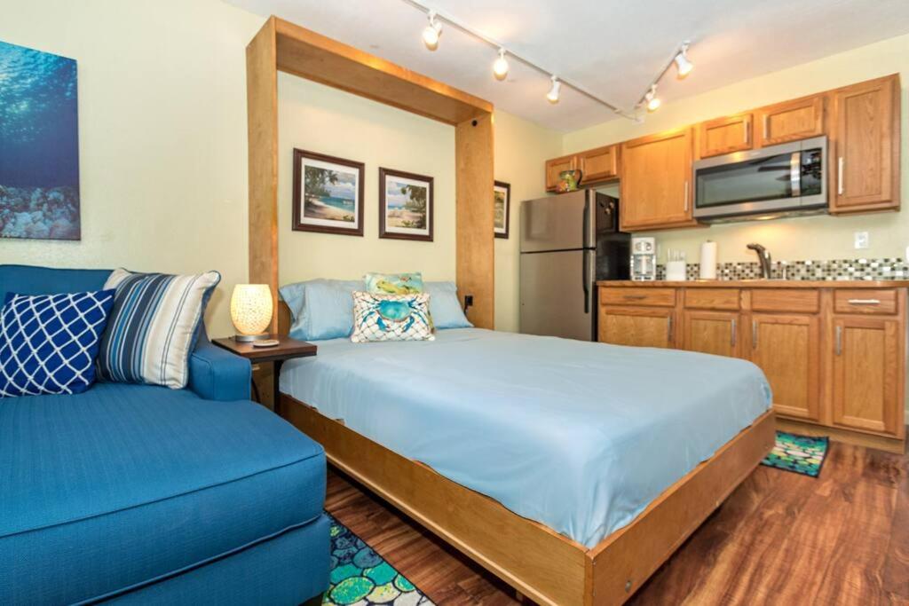 BOOK CHRISTMAS AND WINTER DATES HERE - ISLANDER CoNDOS