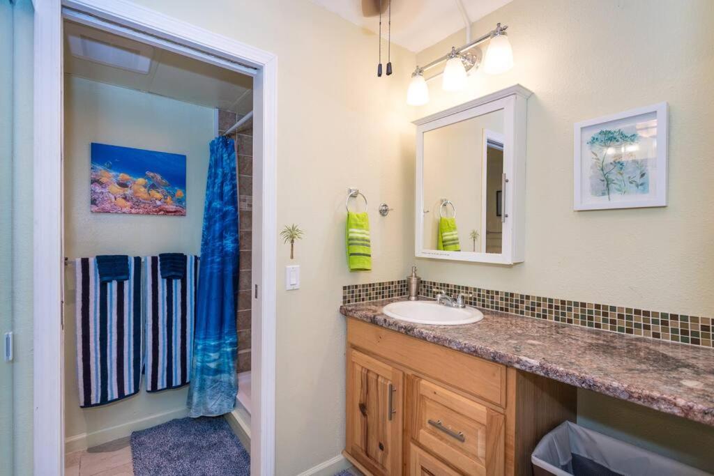 BOOK CHRISTMAS AND WINTER DATES HERE - ISLANDER CoNDOS