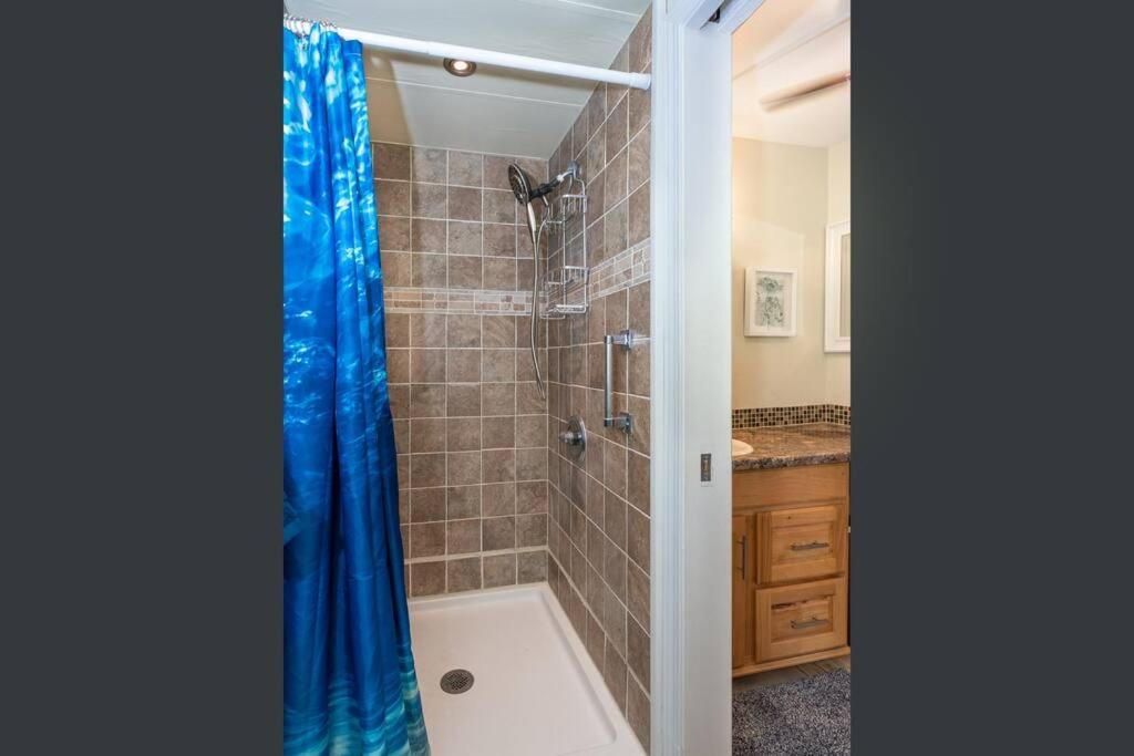 BOOK CHRISTMAS AND WINTER DATES HERE - ISLANDER CoNDOS