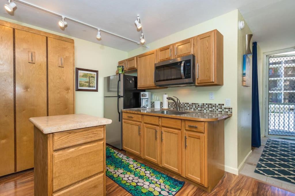 BOOK CHRISTMAS AND WINTER DATES HERE - ISLANDER CoNDOS