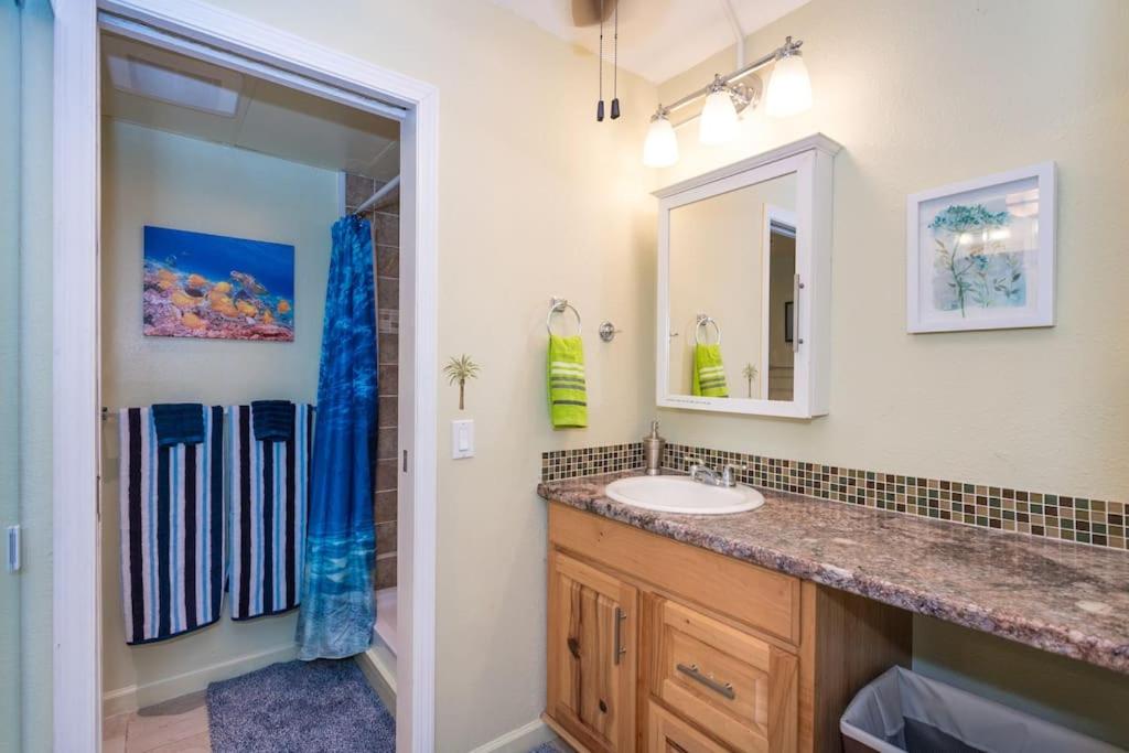 BOOK CHRISTMAS AND WINTER DATES HERE - ISLANDER CoNDOS