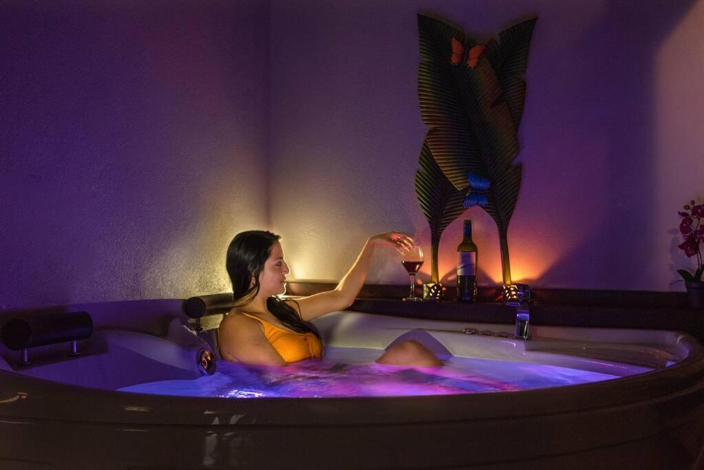 CABAÑAS REFUGIO VERDE MONTEVERDE, PREMIUM SUITE CAPUCHINA, beautiful and full equipment second floor suite with mountain view jacuzzi