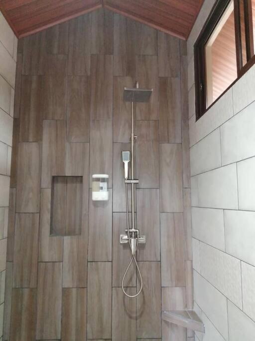 CABAÑAS REFUGIO VERDE MONTEVERDE, PREMIUM SUITE CAPUCHINA, beautiful and full equipment second floor suite with mountain view jacuzzi