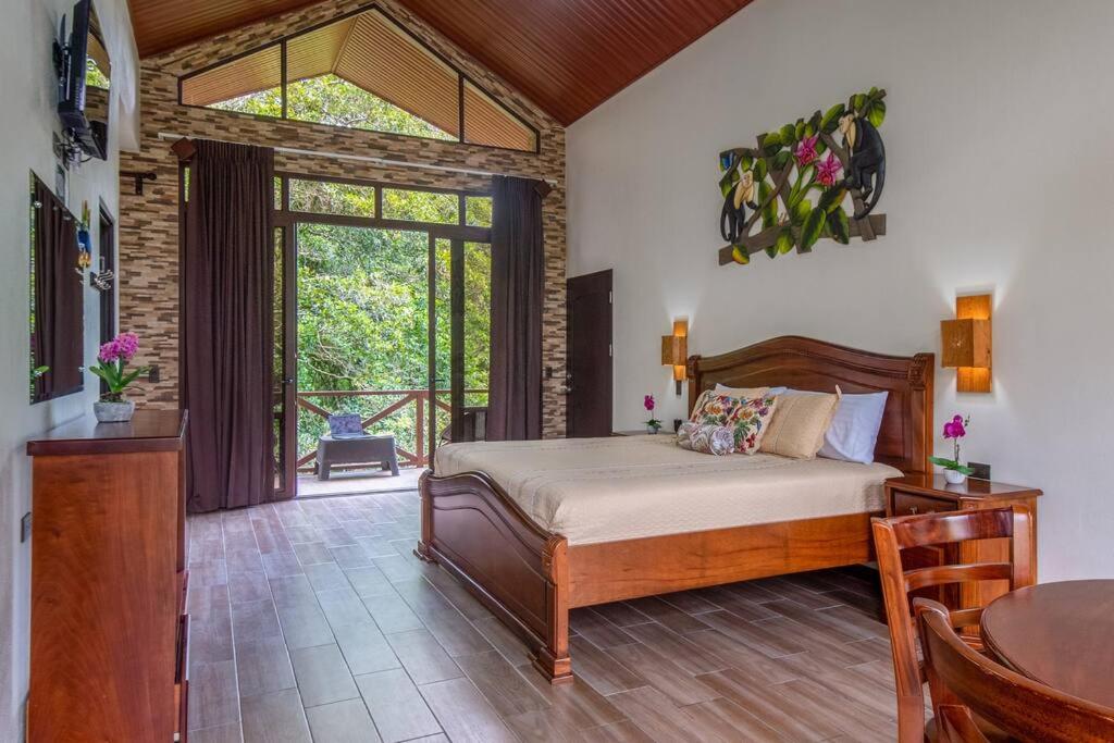 CABAÑAS REFUGIO VERDE MONTEVERDE, PREMIUM SUITE CAPUCHINA, beautiful and full equipment second floor suite with mountain view jacuzzi