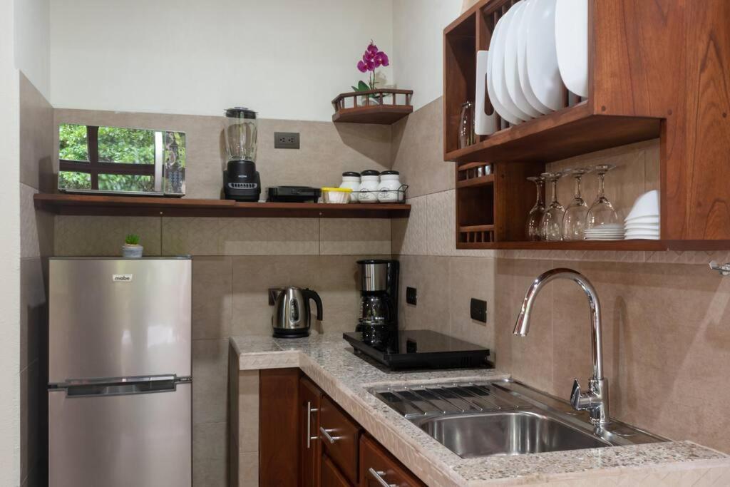 CABAÑAS REFUGIO VERDE MONTEVERDE, PREMIUM SUITE CAPUCHINA, beautiful and full equipment second floor suite with mountain view jacuzzi