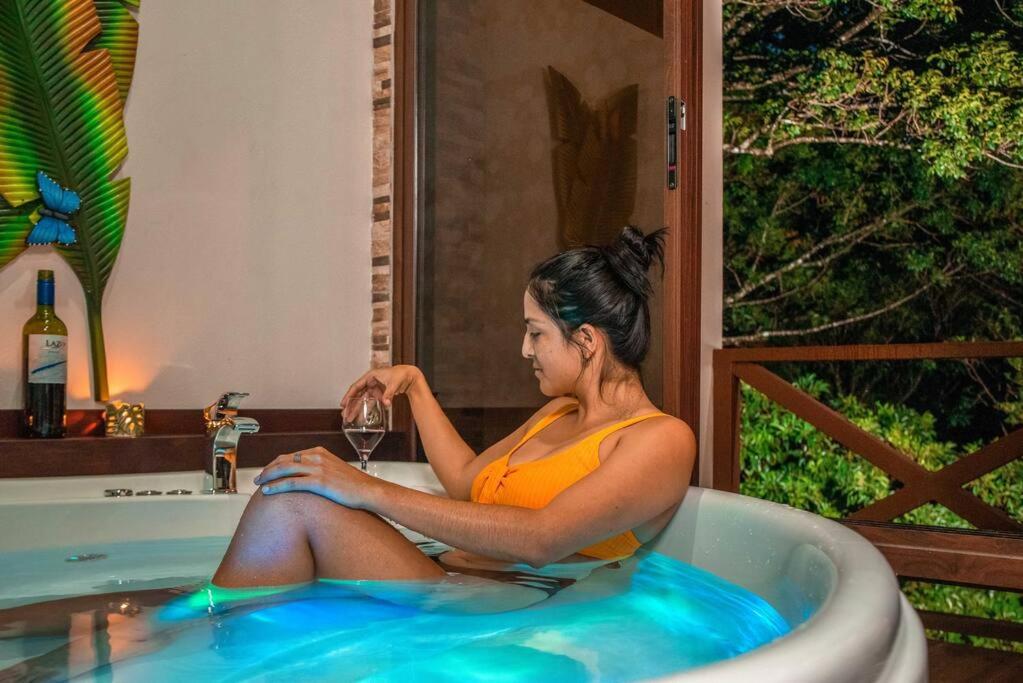 CABAÑAS REFUGIO VERDE MONTEVERDE, PREMIUM SUITE CAPUCHINA, beautiful and full equipment second floor suite with mountain view jacuzzi