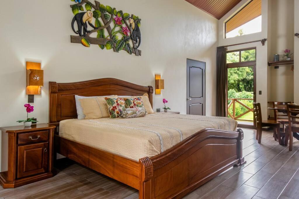 CABAÑAS REFUGIO VERDE MONTEVERDE, PREMIUM SUITE CAPUCHINA, beautiful and full equipment second floor suite with mountain view jacuzzi