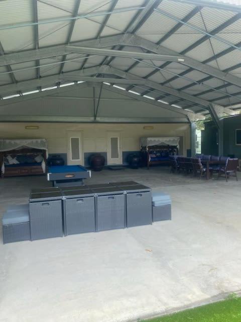 Coral Lodge on Acreage