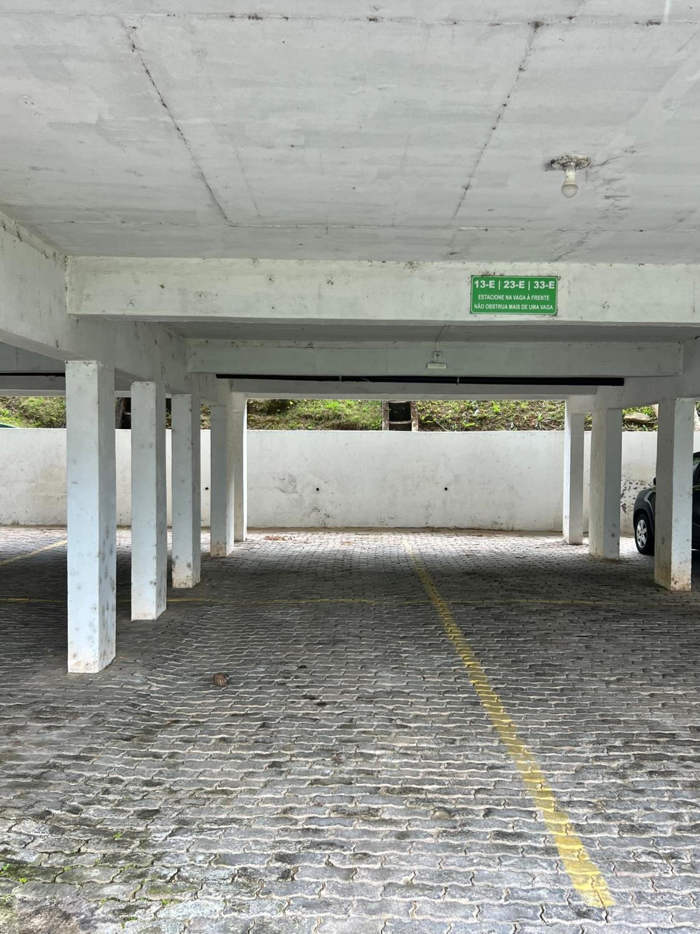 Flat na Martim de Sá com ar condicionado e pé na areia
