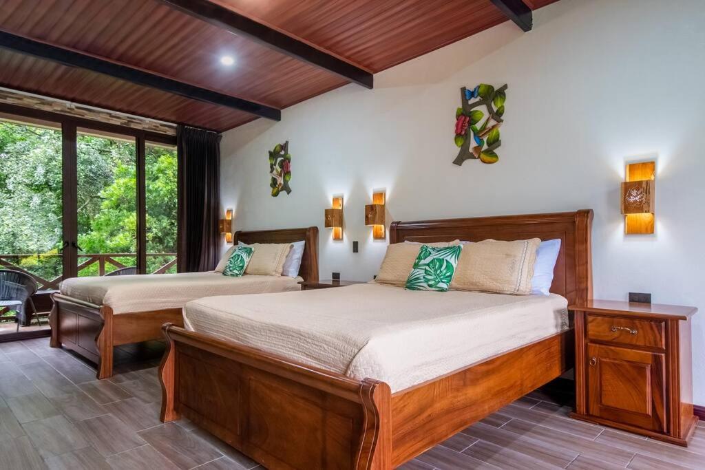 CABAÑAS REFUGIO VERDE MONTEVERDE, PREMIUM SUITE COLIBRI, beautiful and full equipment first floor suite with mountain view jacuzzi