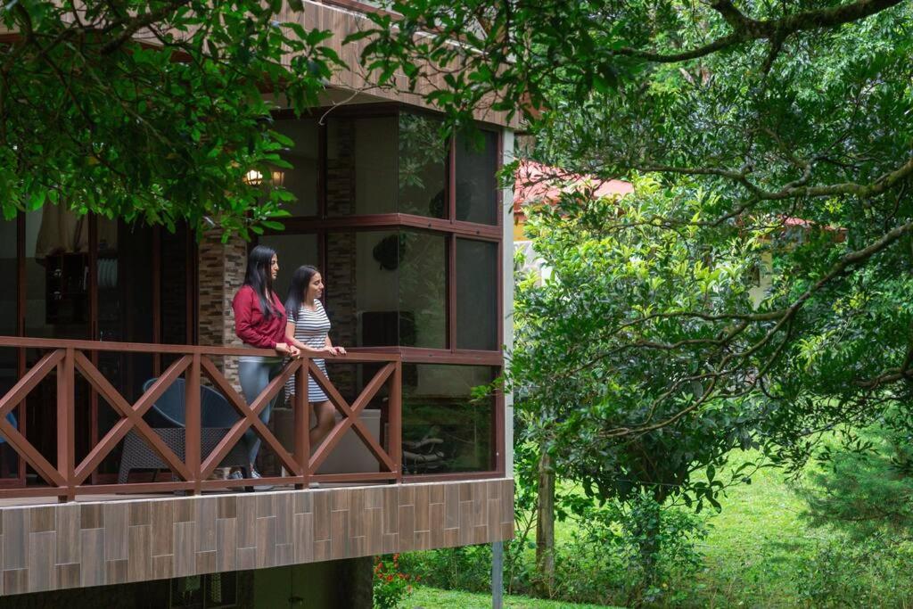 CABAÑAS REFUGIO VERDE MONTEVERDE, PREMIUM SUITE COLIBRI, beautiful and full equipment first floor suite with mountain view jacuzzi