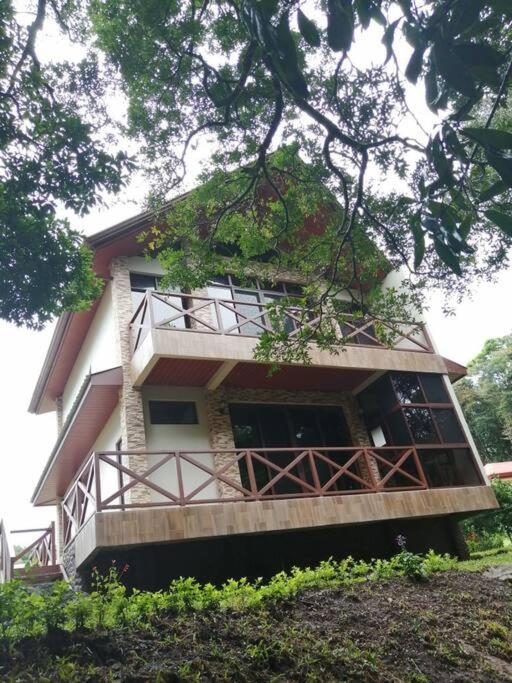 CABAÑAS REFUGIO VERDE MONTEVERDE, PREMIUM SUITE COLIBRI, beautiful and full equipment first floor suite with mountain view jacuzzi