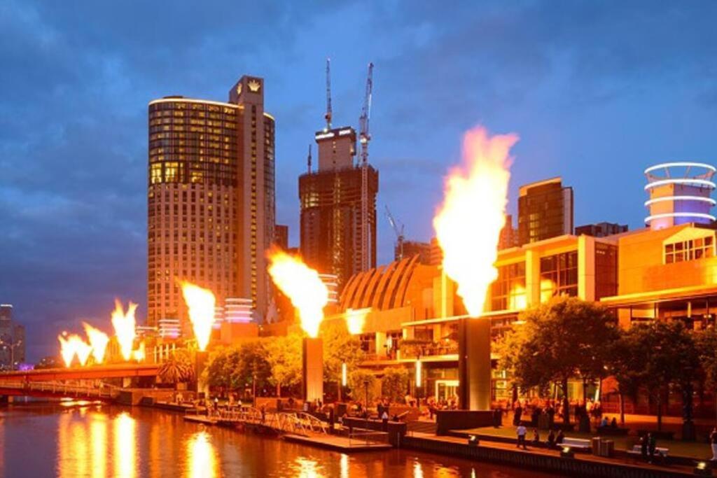 One Bedroom Apartment I Parking I River View I Walk to Crown