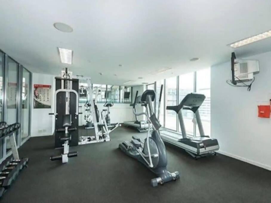 One Bedroom Apartment I Parking I River View I Walk to Crown