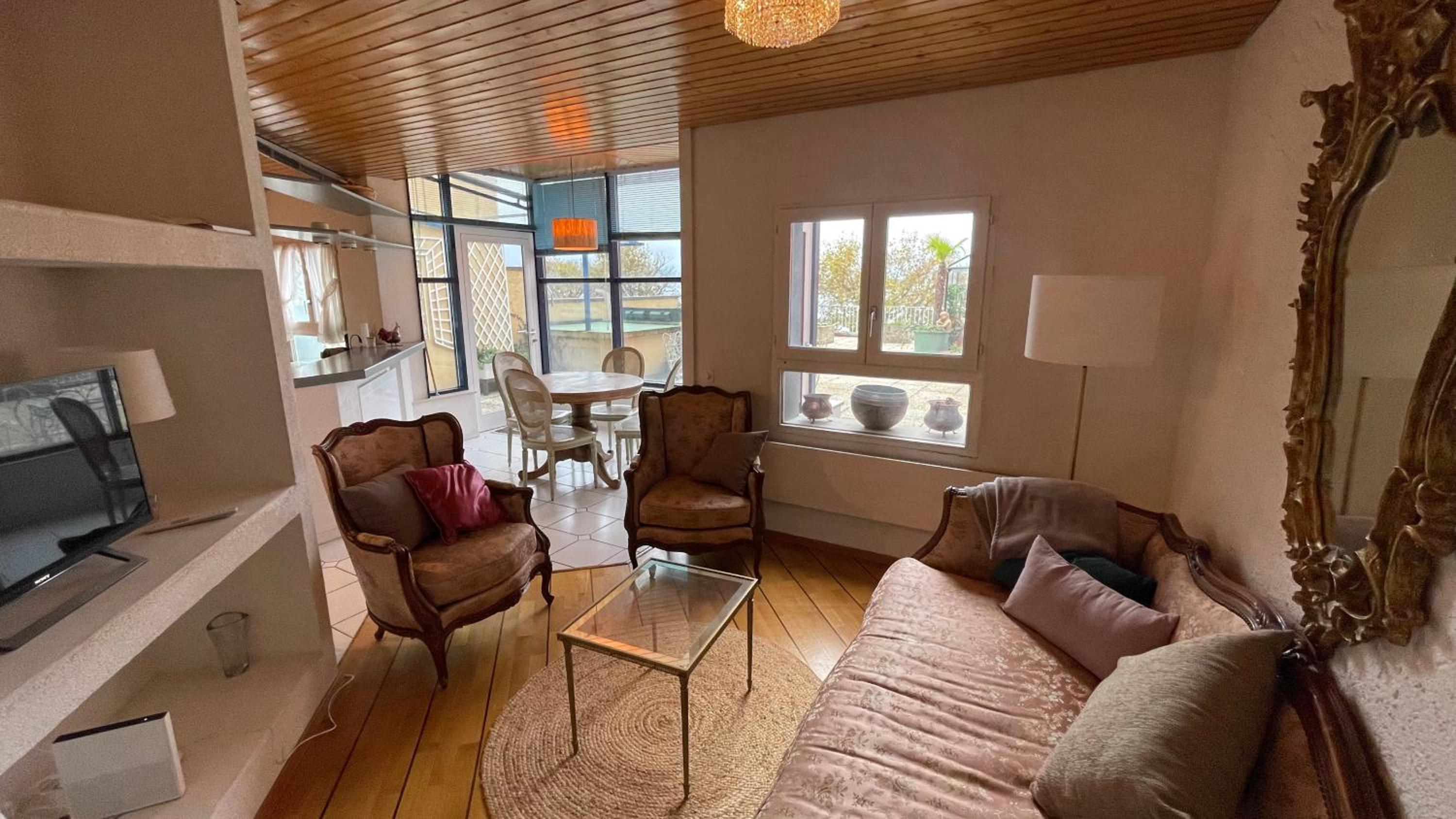 Lakeside-Apartment-2 Appartement avec une grande terrasse et vue panoramique sur le lac