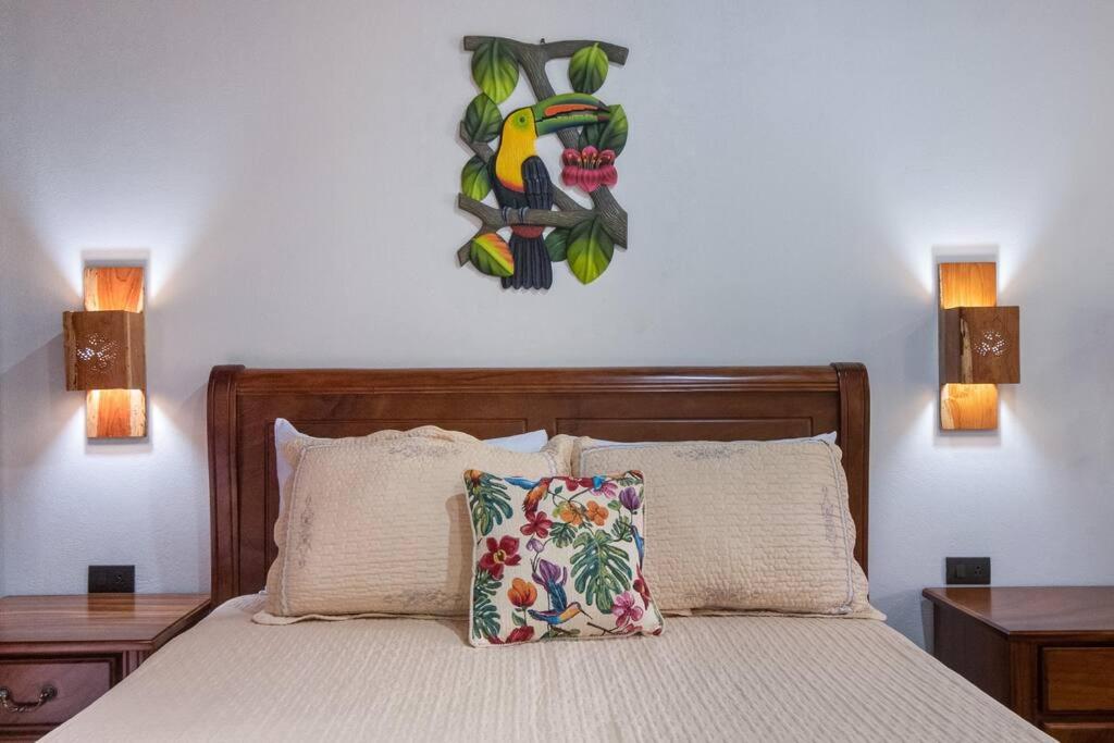 CABAÑAS REFUGIO VERDE MONTEVERDE , SUITE QUETZAL, beautiful and full equipment first floor suite with mountain view balcony