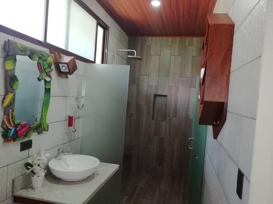 CABAÑAS REFUGIO VERDE MONTEVERDE , SUITE QUETZAL, beautiful and full equipment first floor suite with mountain view balcony