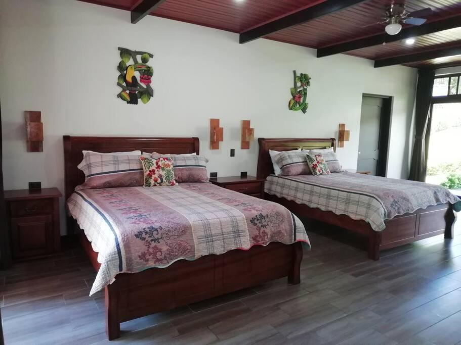 CABAÑAS REFUGIO VERDE MONTEVERDE , SUITE QUETZAL, beautiful and full equipment first floor suite with mountain view balcony