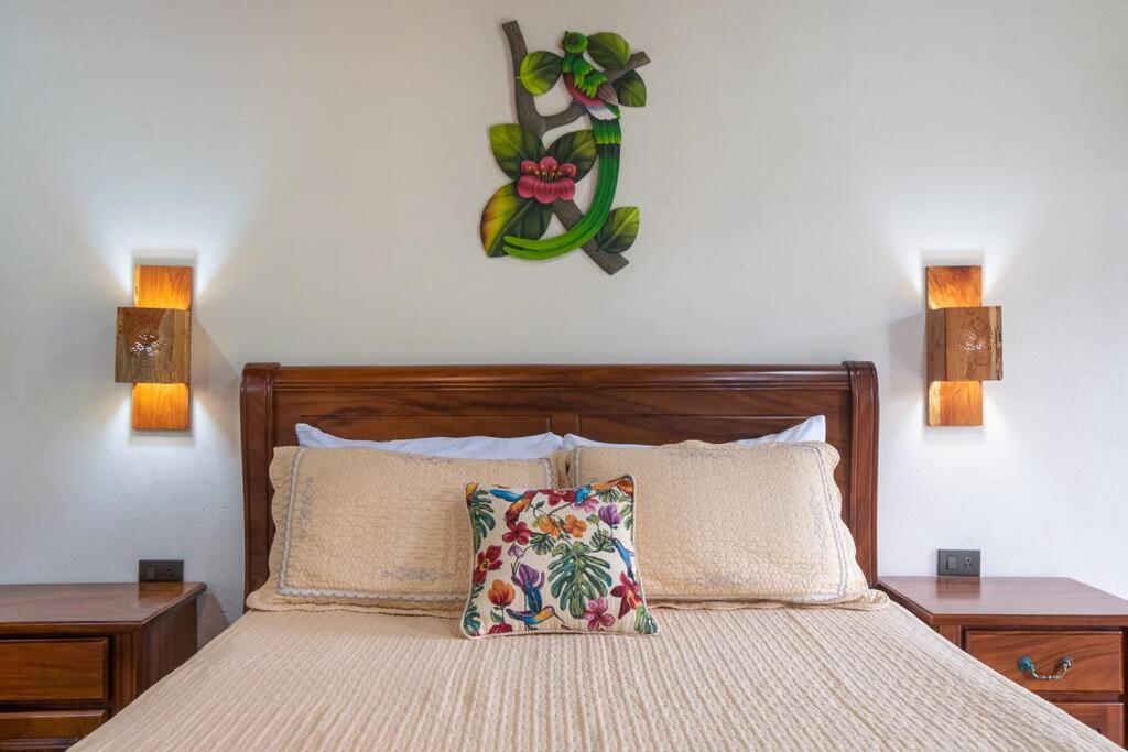 CABAÑAS REFUGIO VERDE MONTEVERDE , SUITE QUETZAL, beautiful and full equipment first floor suite with mountain view balcony