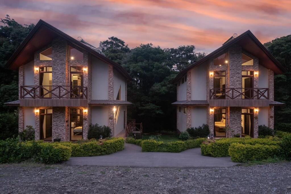 CABAÑAS REFUGIO VERDE MONTEVERDE , SUITE QUETZAL, beautiful and full equipment first floor suite with mountain view balcony