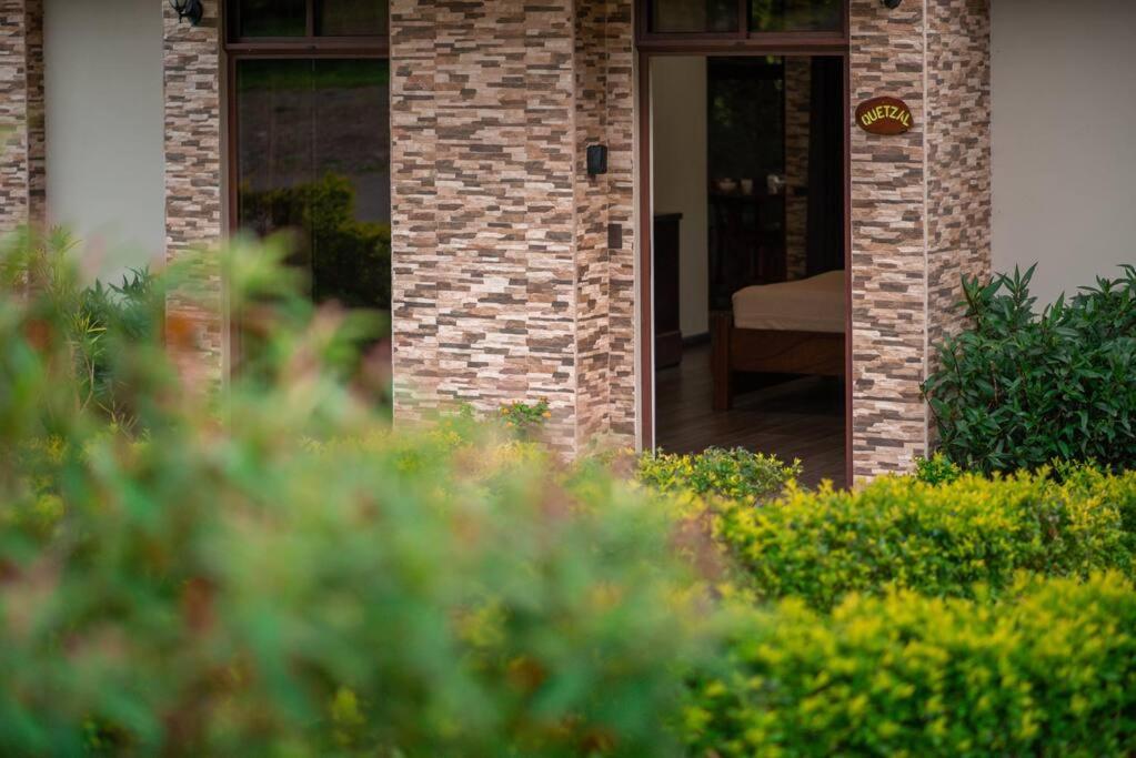 CABAÑAS REFUGIO VERDE MONTEVERDE , SUITE QUETZAL, beautiful and full equipment first floor suite with mountain view balcony