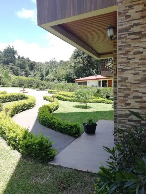 CABAÑAS REFUGIO VERDE MONTEVERDE , SUITE QUETZAL, beautiful and full equipment first floor suite with mountain view balcony