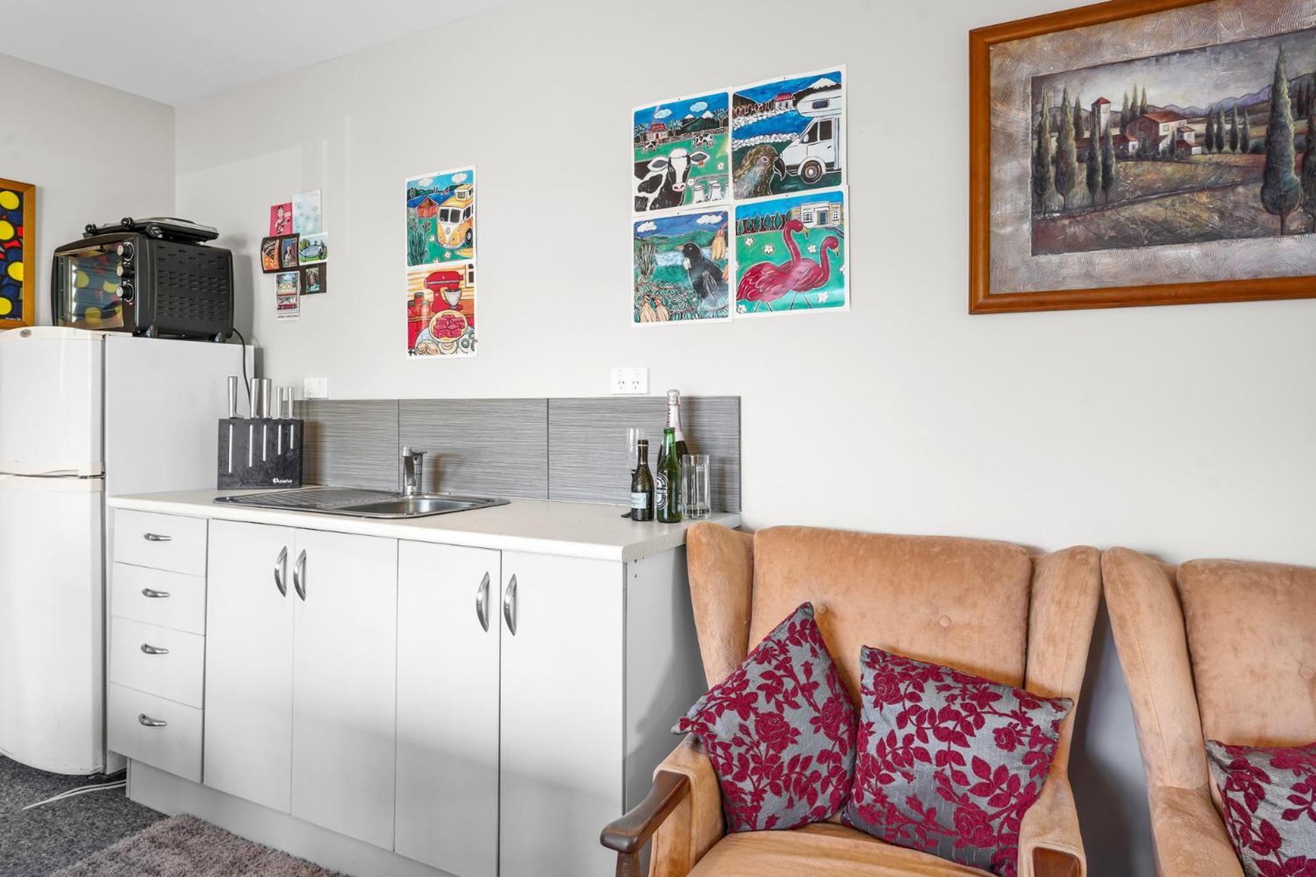 The Bach at Old Broadway - Waikuku Beach Retreat view 5