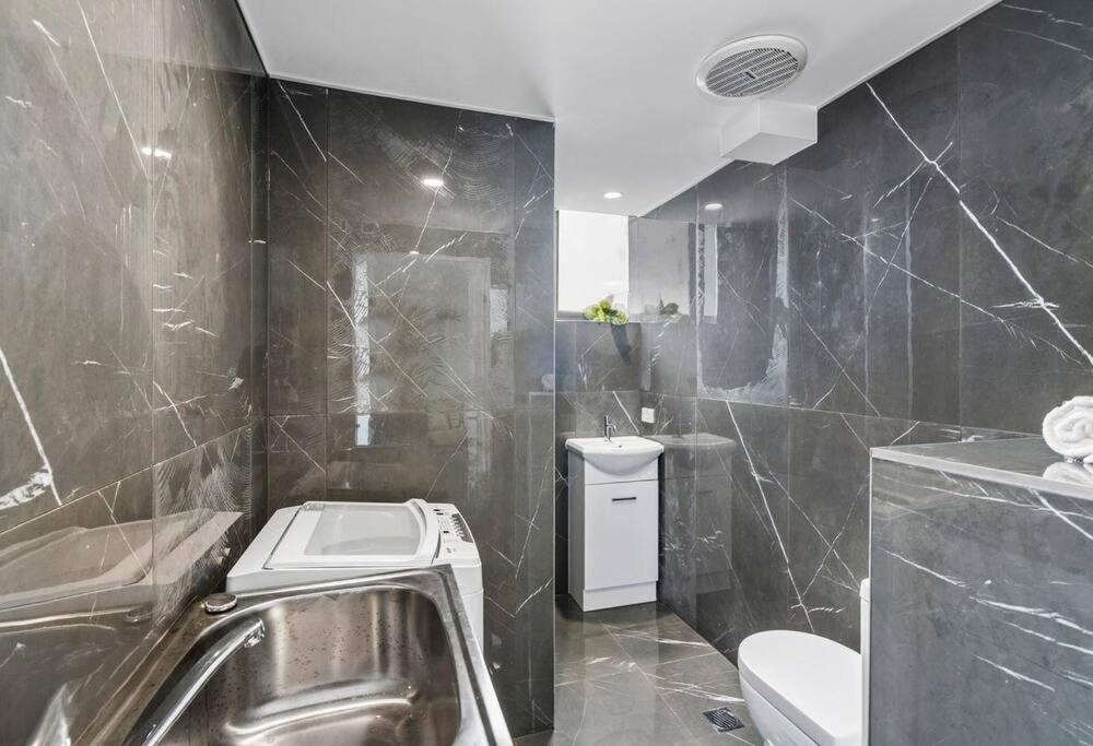 Luxe 2 Bedroom Oceanview Retreat on Fern