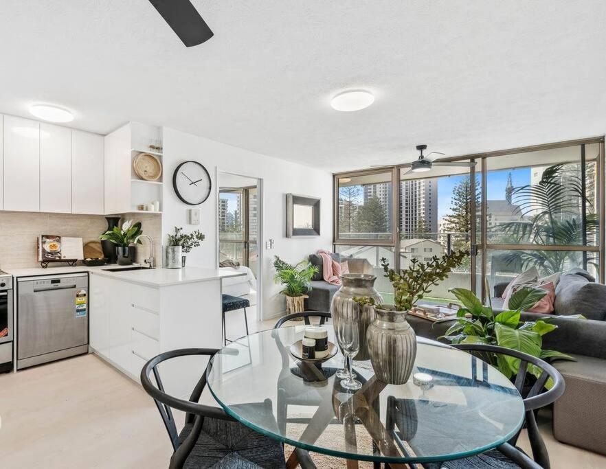 Luxe 2 Bedroom Oceanview Retreat on Fern