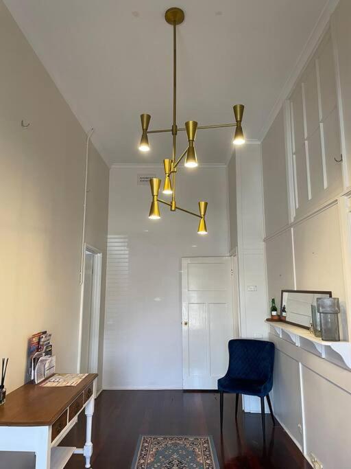 The Merredin Treasury, Art Deco heritage 2 bedroom suite in Merredin CBD