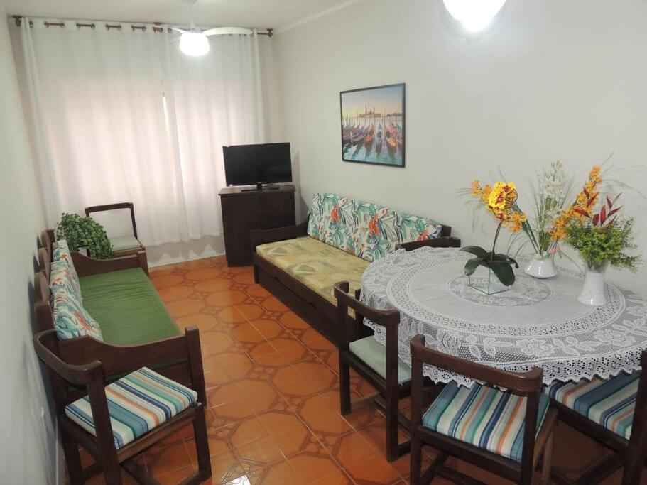 1 Dorm na Guaraci próximo aos Camelôs