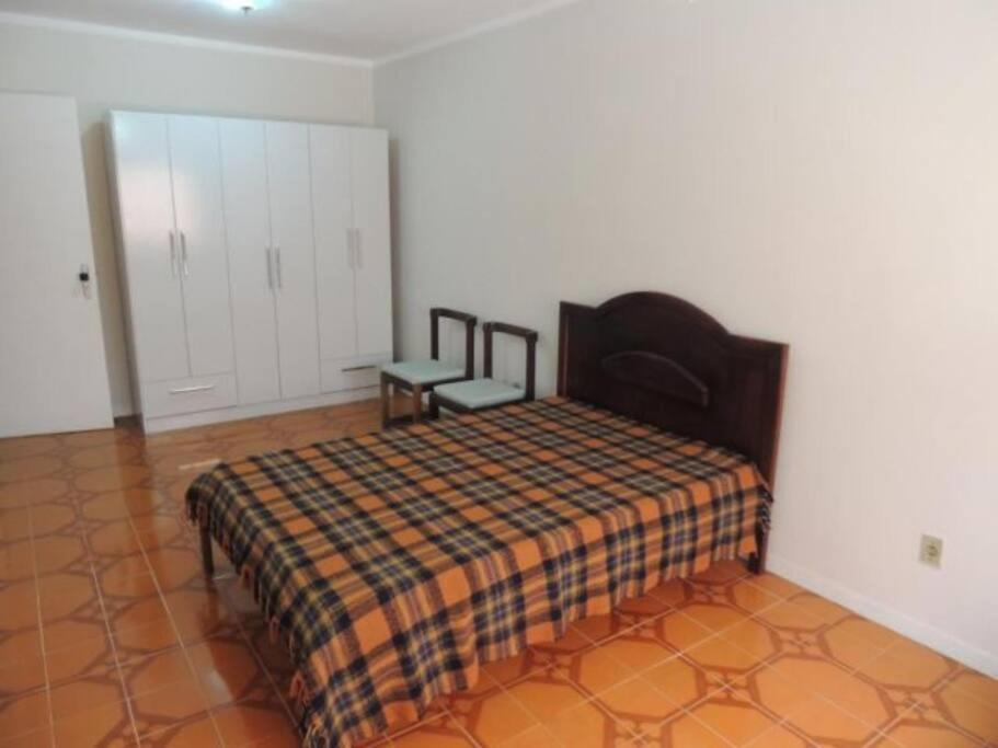 1 Dorm na Guaraci próximo aos Camelôs