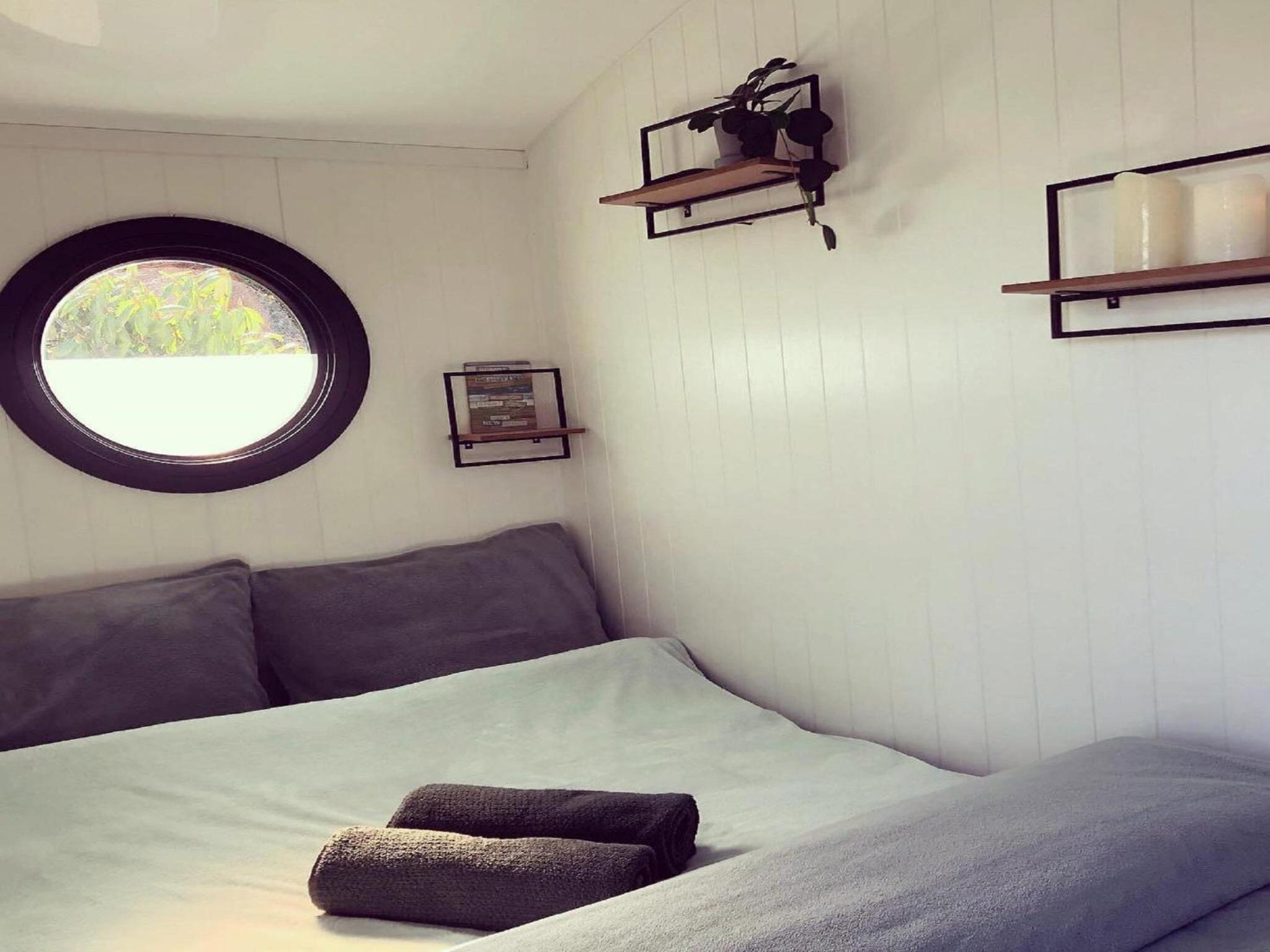 Houseboat in Lathumse Plas with Harbor Views