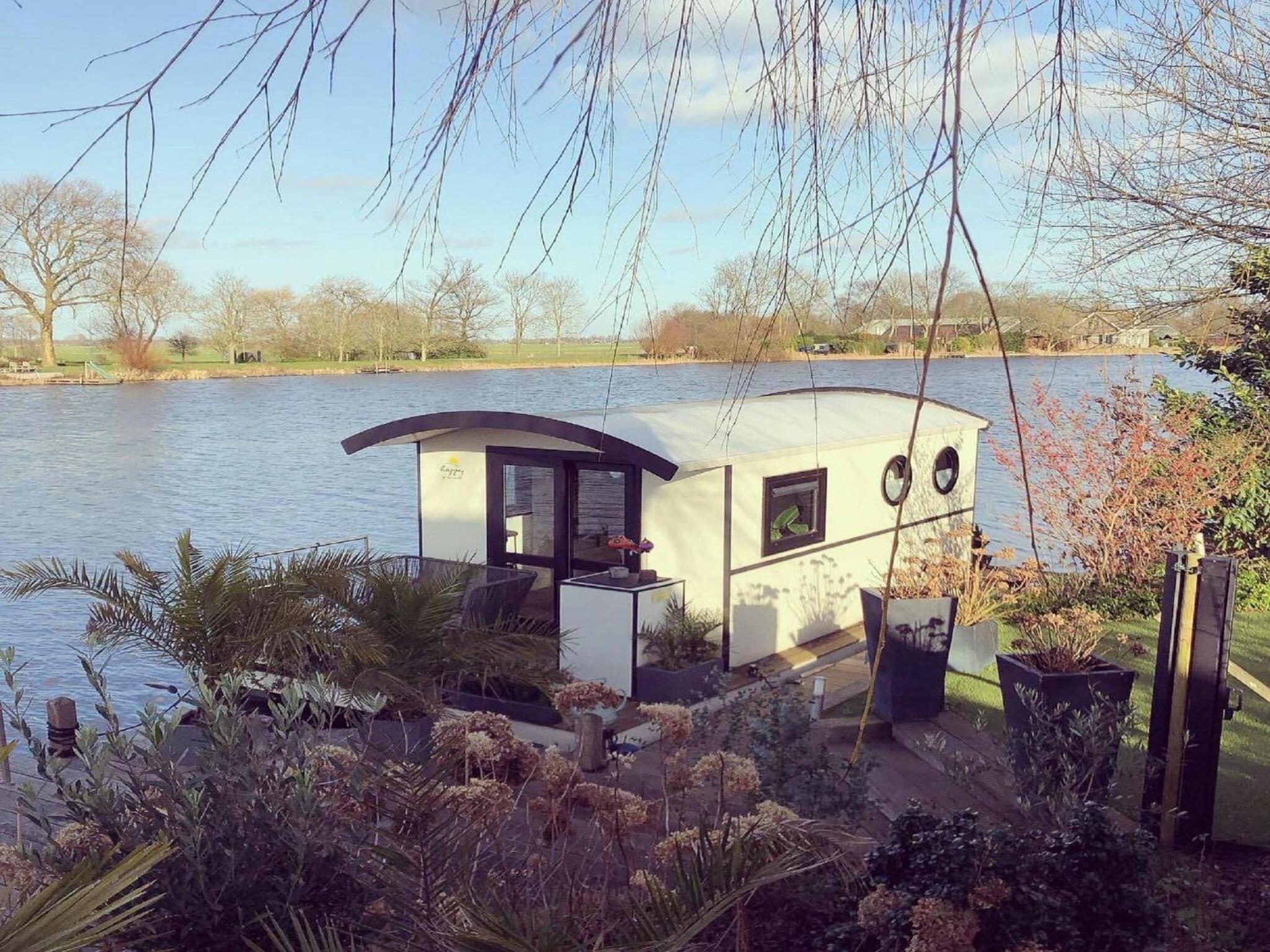 Houseboat in Lathumse Plas with Harbor Views