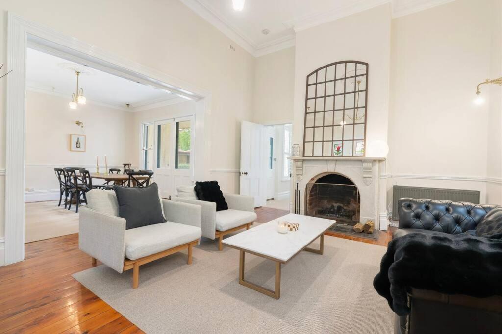 Bellisle - 1880's period home in Central Albury