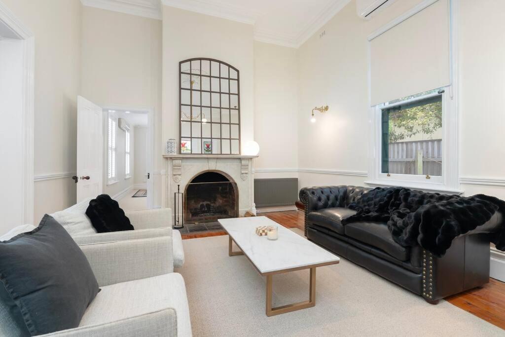 Bellisle - 1880's period home in Central Albury