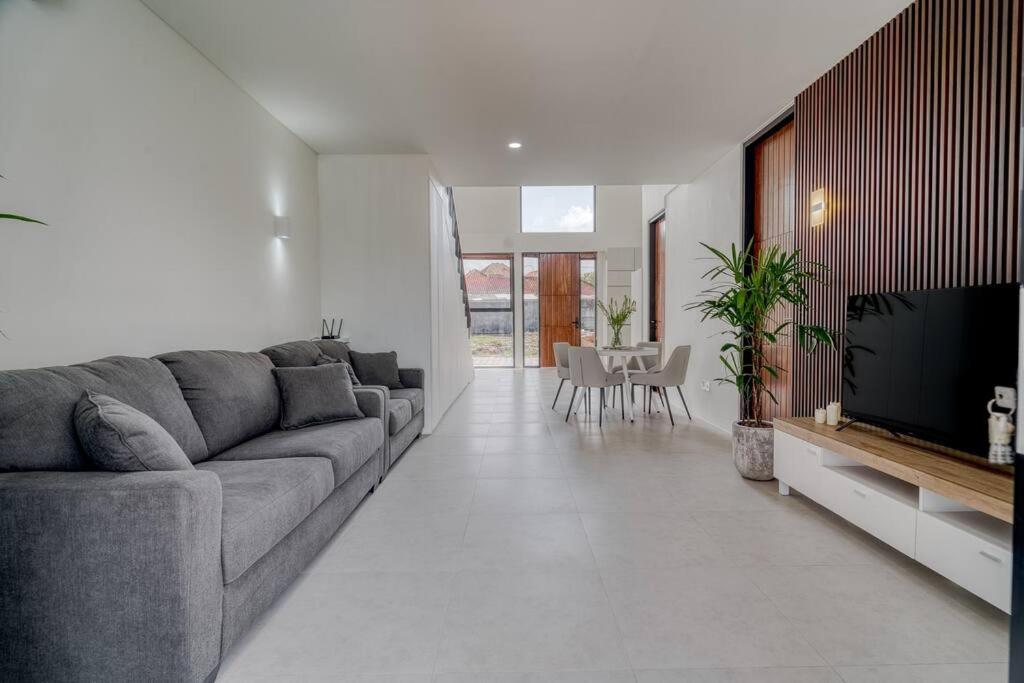 Six Stars Townhouse A2 Brand New 2 Bedroom in Canggu view 2