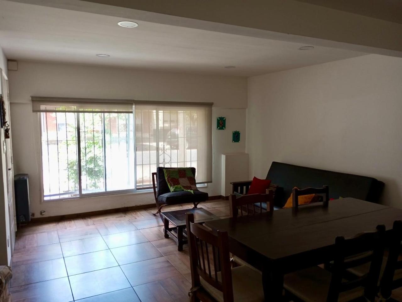 Renovada casa de 4 ambientes con patio y parrilla