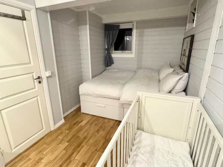 45 m2 - 2 bedrooms, bathroom, kitchen, private entrance and shed view 4