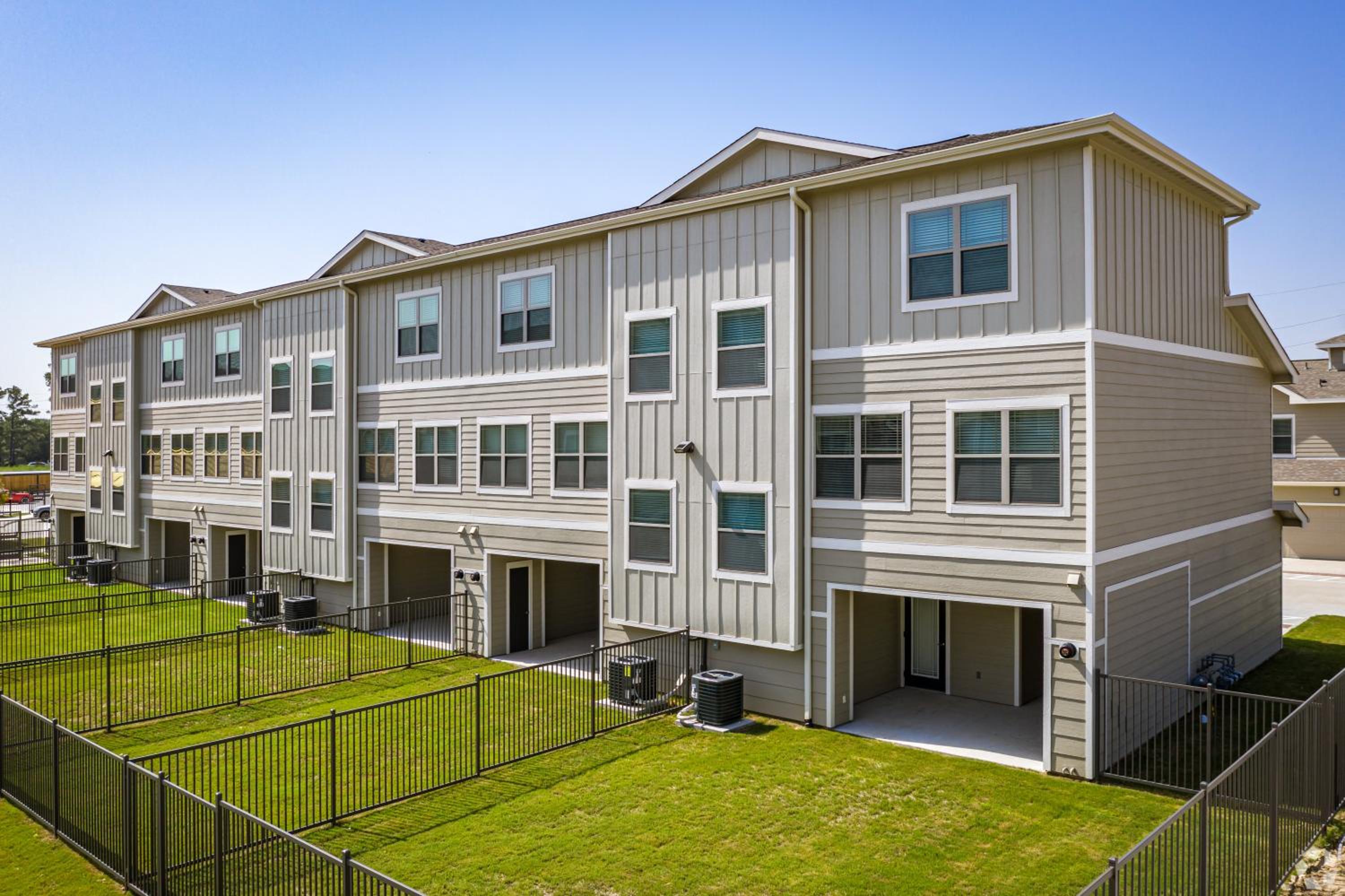 Corporate I Free Parking I Properties By Preston view 3
